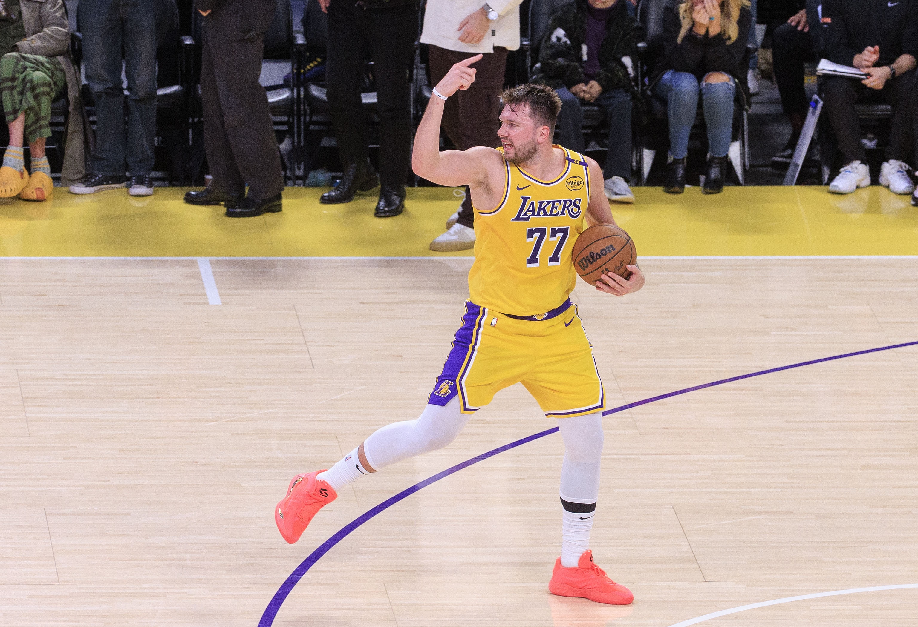 海斯:東契奇是聯(lián)盟最佳控衛(wèi) 每次我有空位他總能找到我