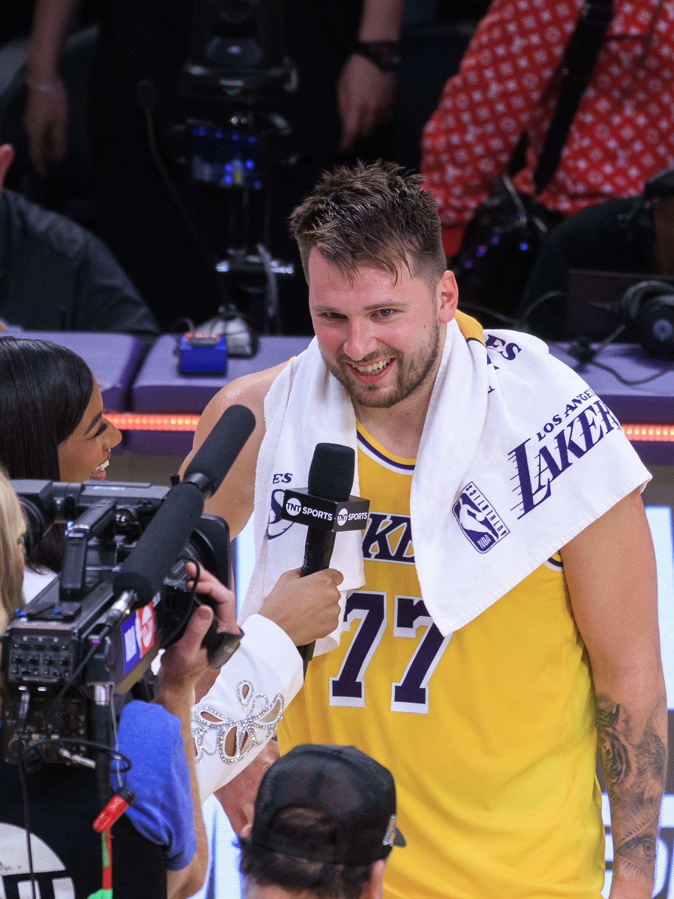 這不得給哈里森分一半？湖人交易得到東契奇榮獲年度最佳交易獎