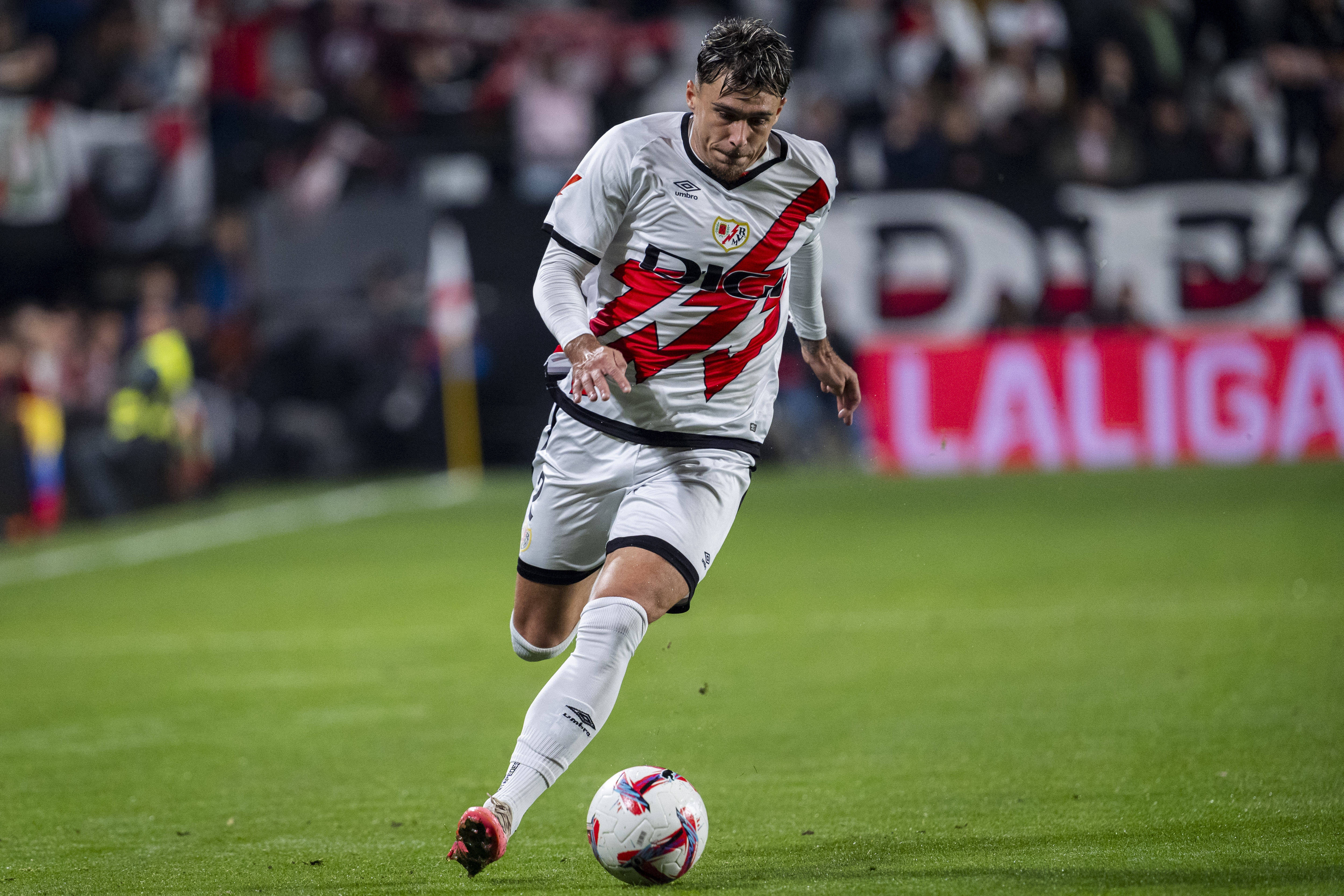 世體：巴薩更衣室對(duì)巴列卡諾右后衛(wèi)拉蒂烏給予很高評(píng)價(jià)