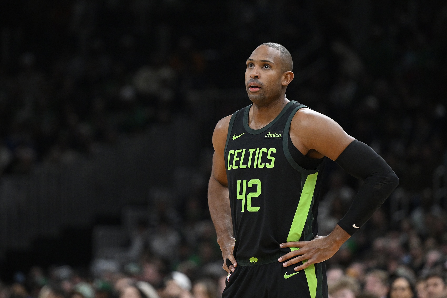 老當益壯！霍福德射中6記三分拿到18分10板6助1斷2帽表現全面