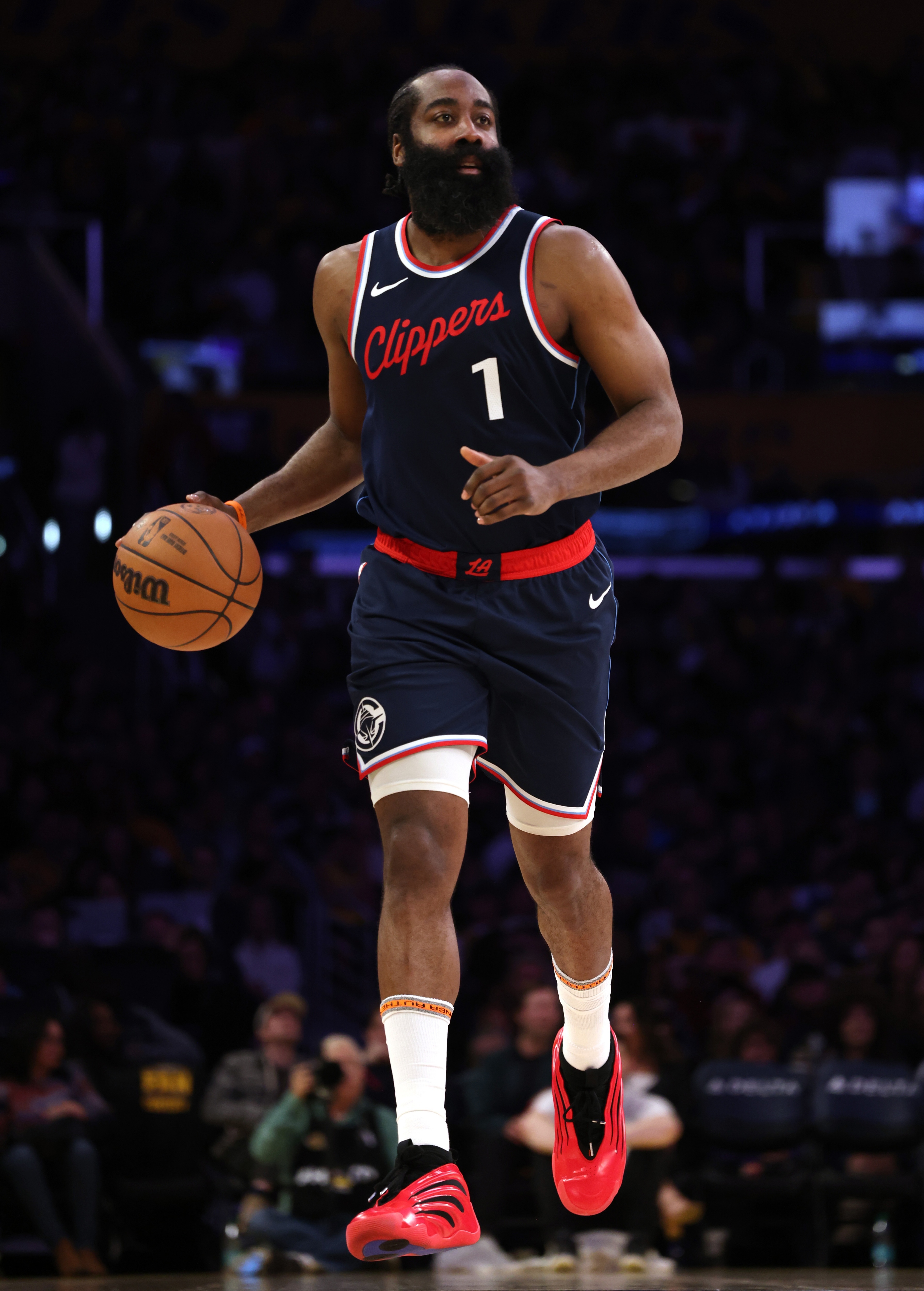 上來就拉滿!哈登打滿首節5中2得到11分3板3助 罰球8中6