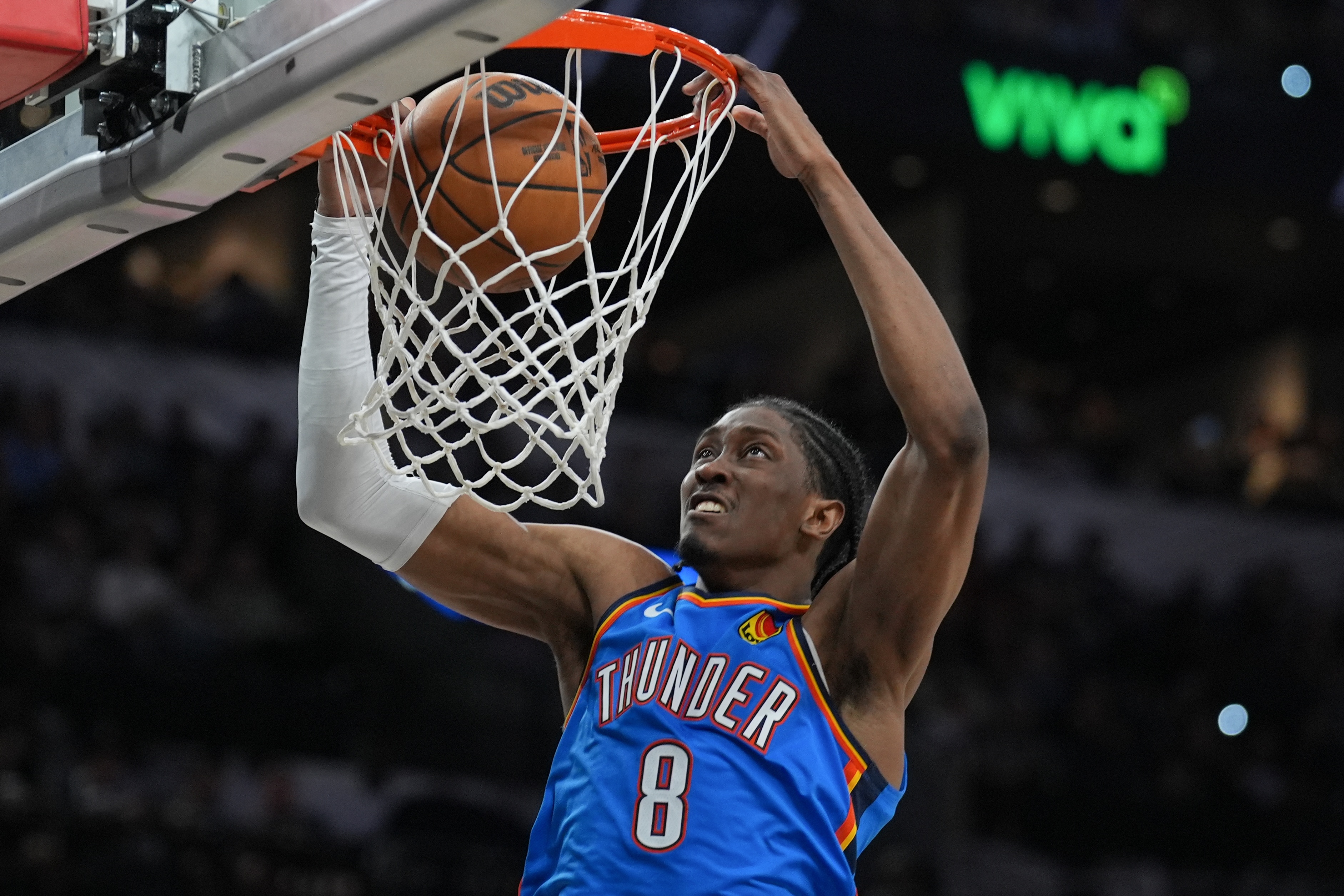 兩度帶隊(duì)掀起攻勢!杰倫威14中7拿18分6助&第三節(jié)10分 正負(fù)值+10