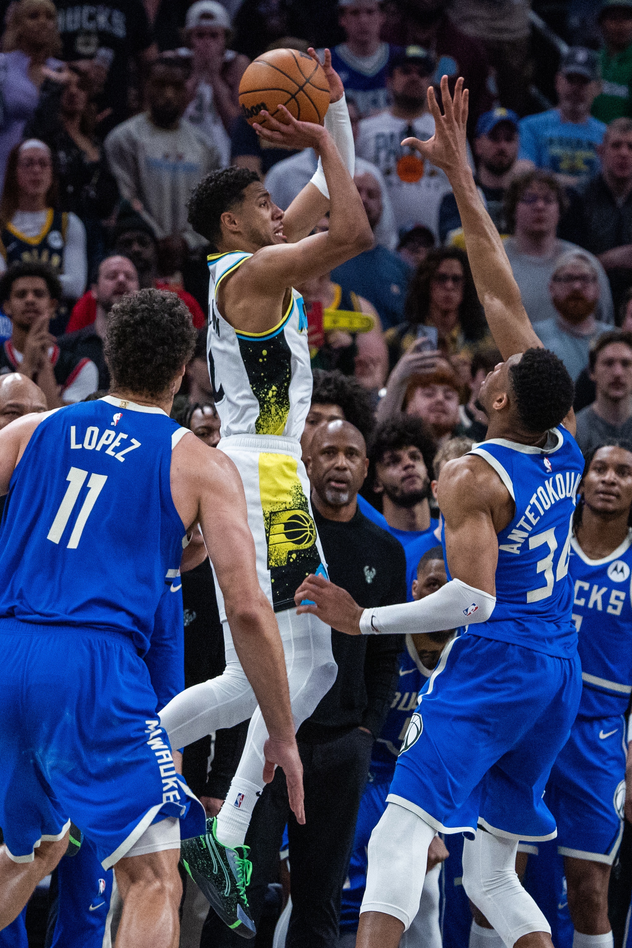 哈利伯頓完成3+1絕殺!卡萊爾:這會(huì)在未來數(shù)十年被球迷反復(fù)提及