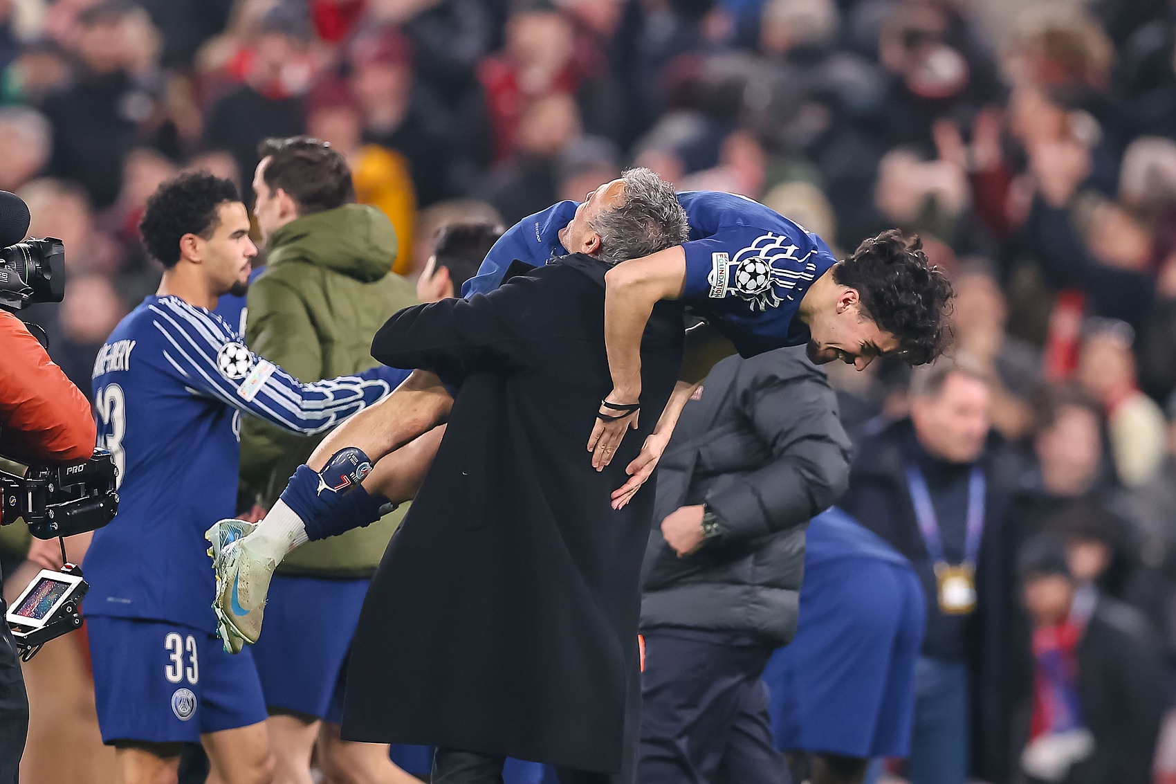 佩蒂特:恩里克讓巴黎踢得從容不迫,很多人都欠他一個道歉