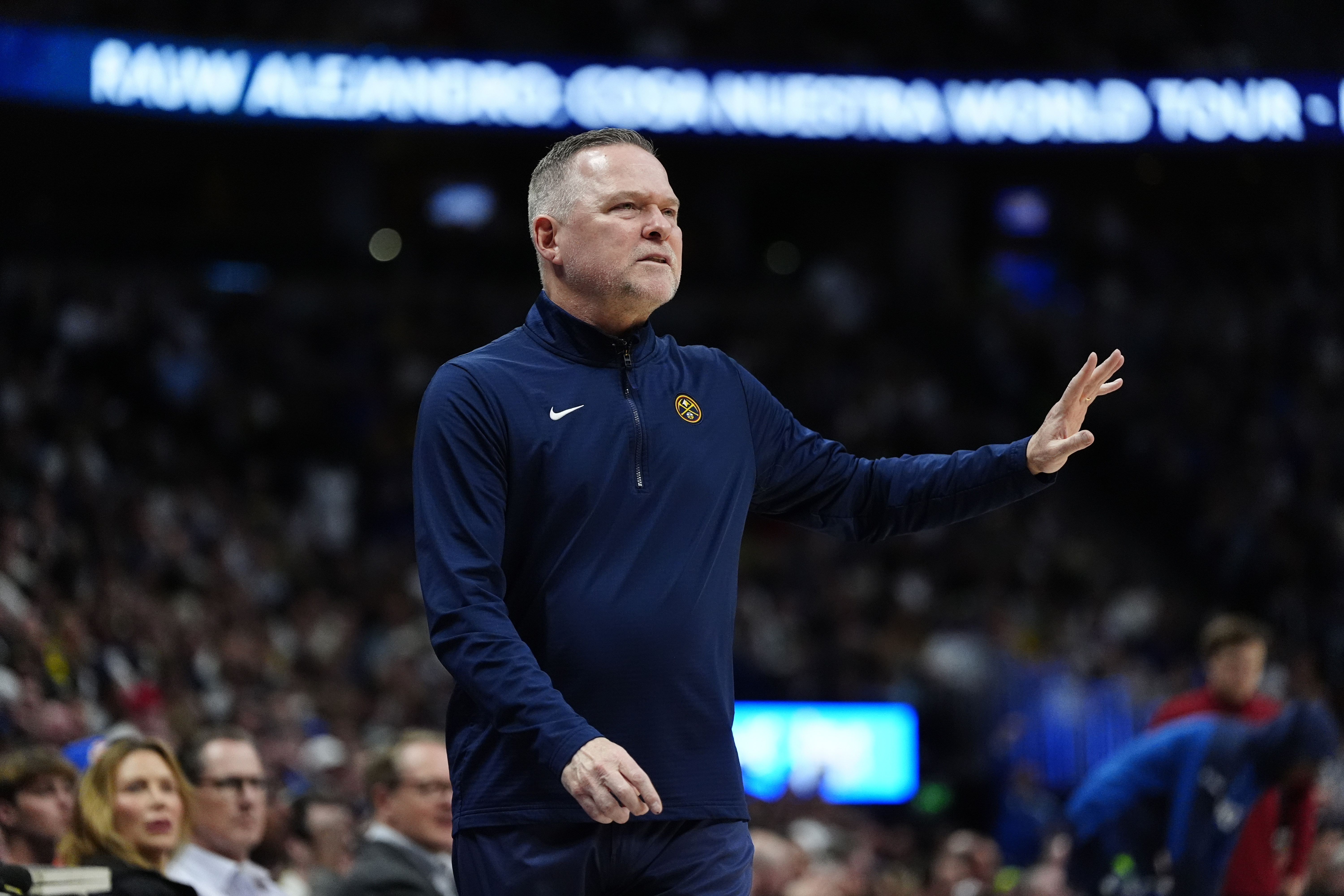 馬龍:我們不能每場都再強調(diào)防守 我們昨天贏湖人真是運氣好