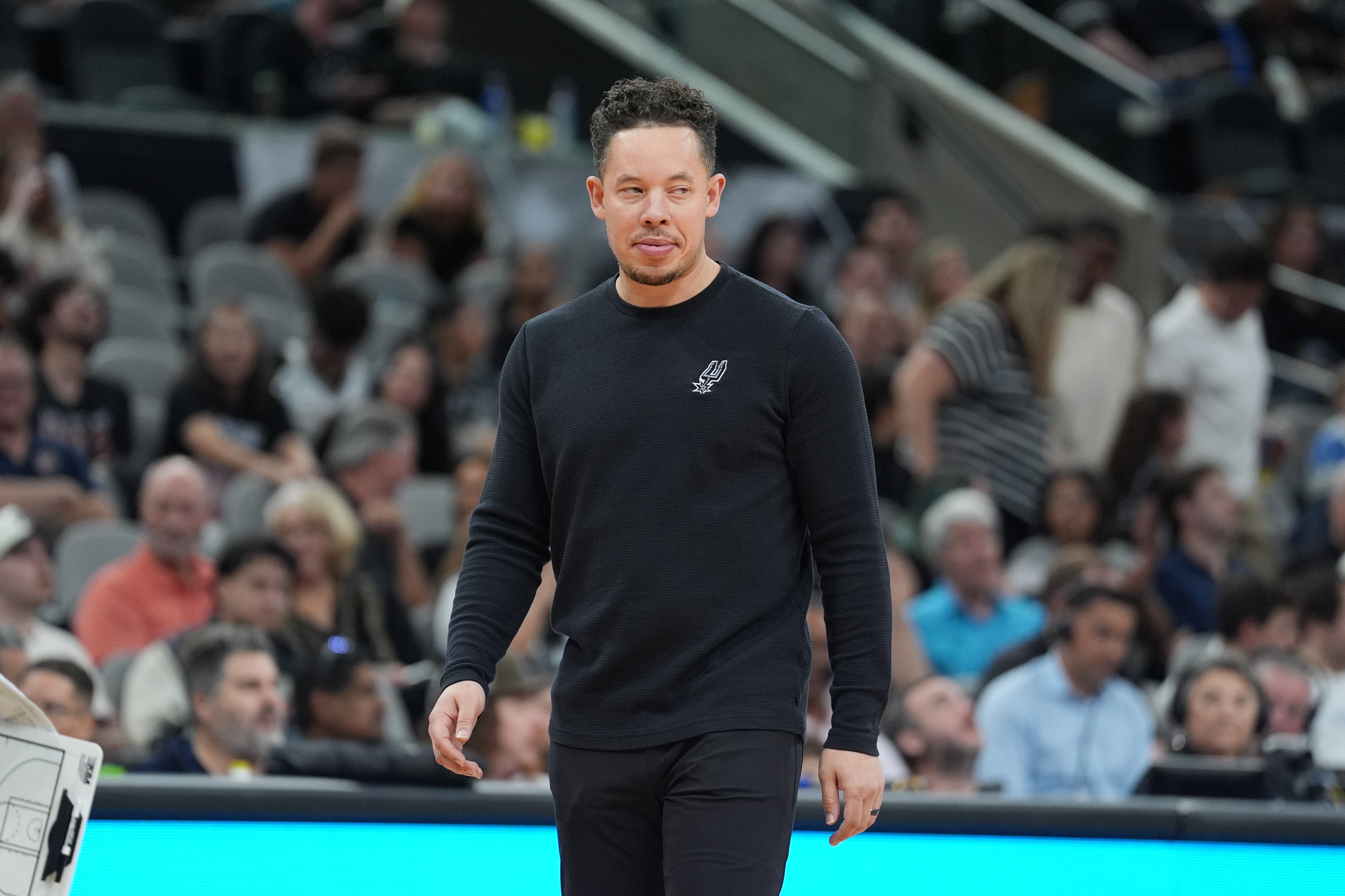 客場不敵騎士！米奇-約翰遜：球隊在展現(xiàn)斗志韌性方面做得很棒