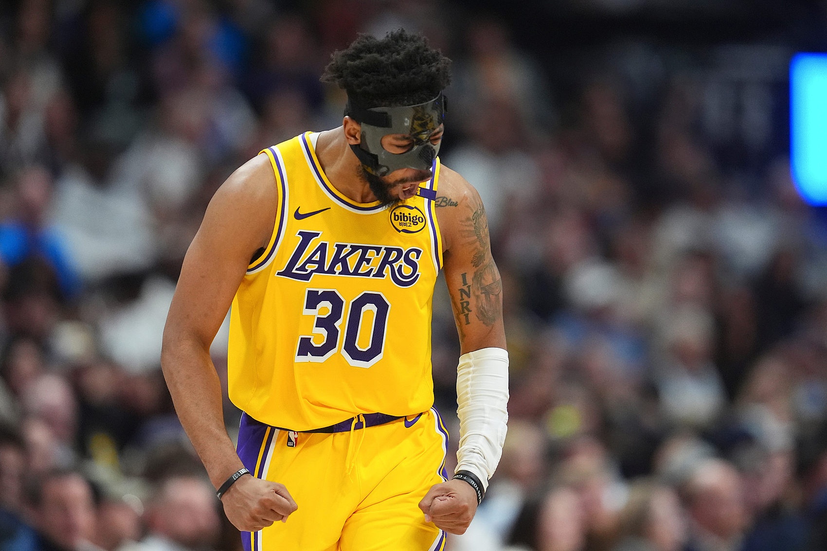 美記:湖人正在積極探索留下古德溫的方案 簽標準合同得裁掉一人