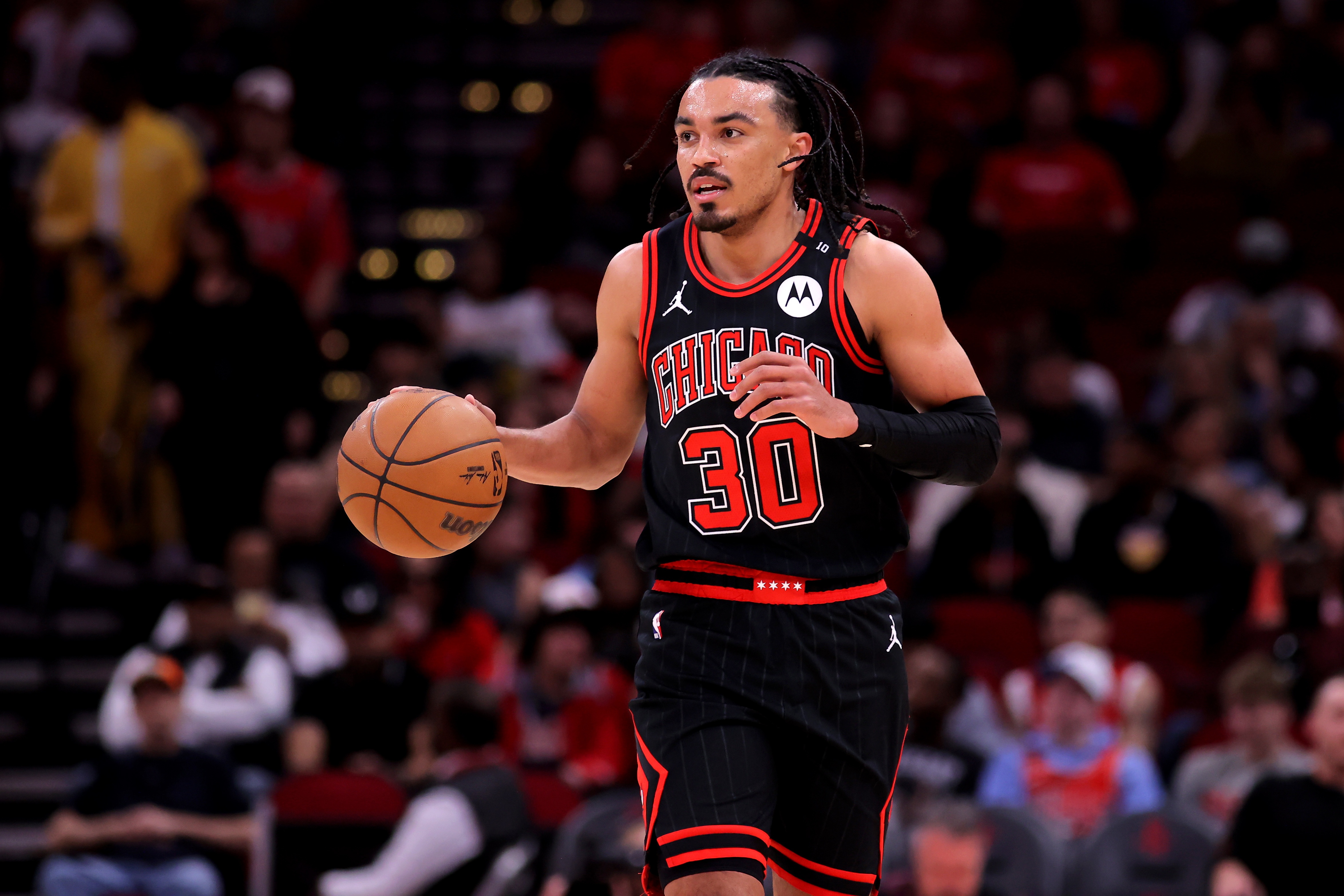 太穩健了！特雷-瓊斯10中8高效拿下18分4板12助3斷