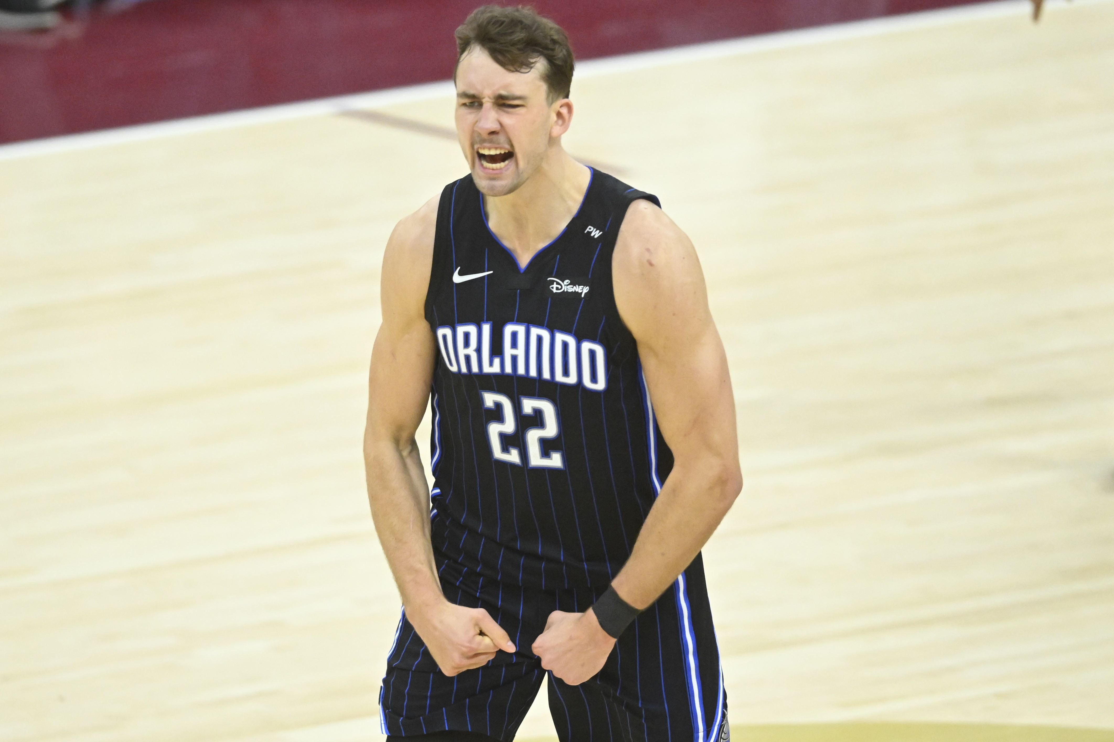 效率一般但很硬!小瓦格納22中8得26分8板4助 造殺傷10罰9中