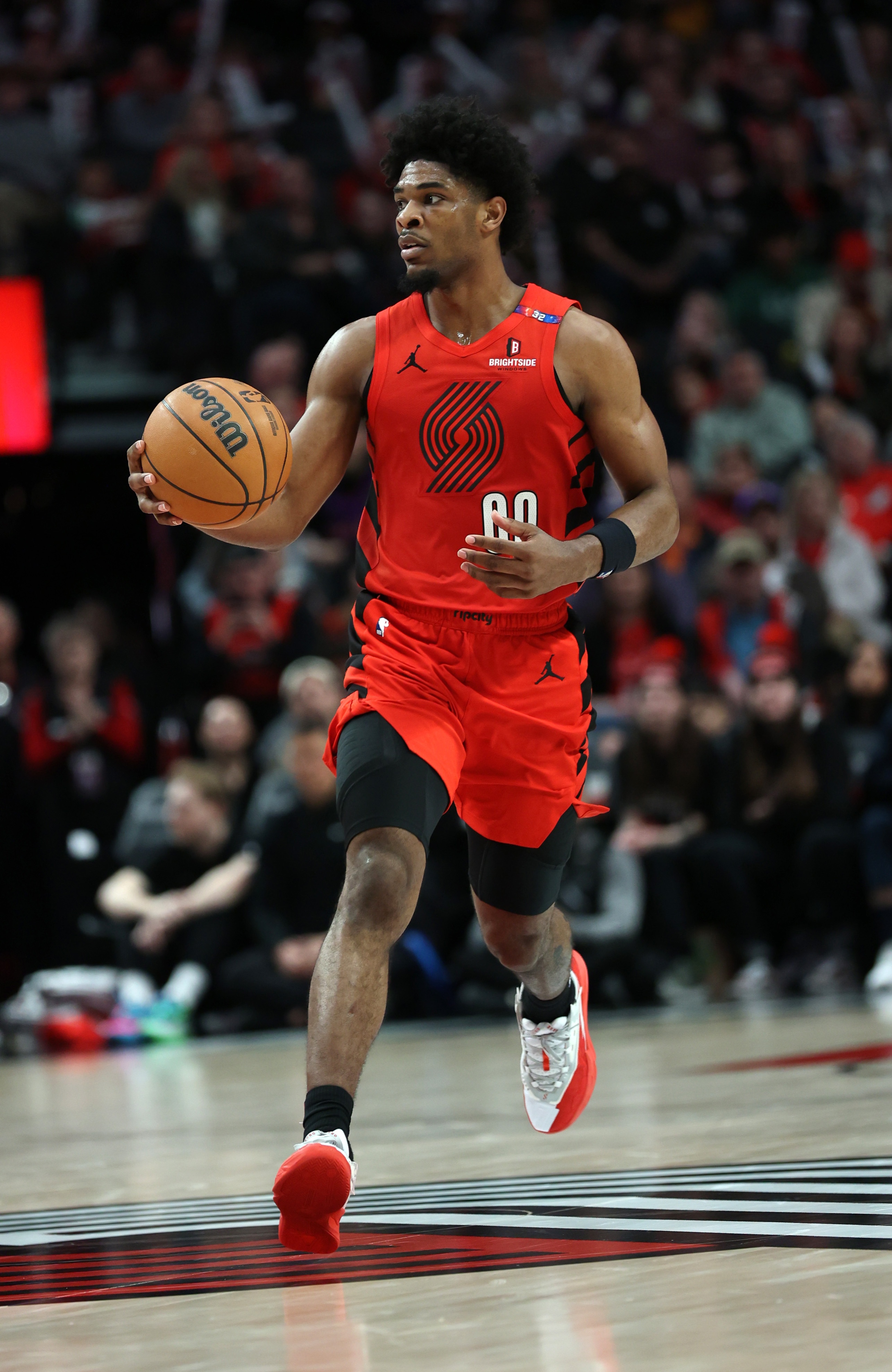 效率不行!亨德森14投共得到11分5板3助 三分球5投1中