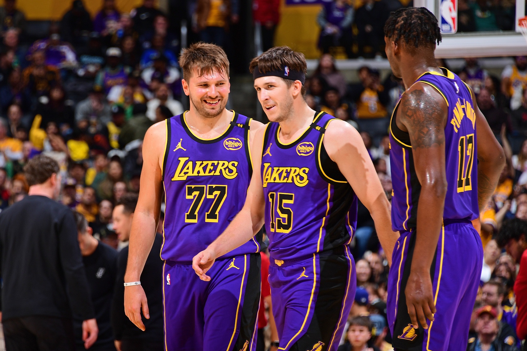 穩住發育！湖人輕取馬刺收獲兩連勝 反超灰熊重新升至西部第四！