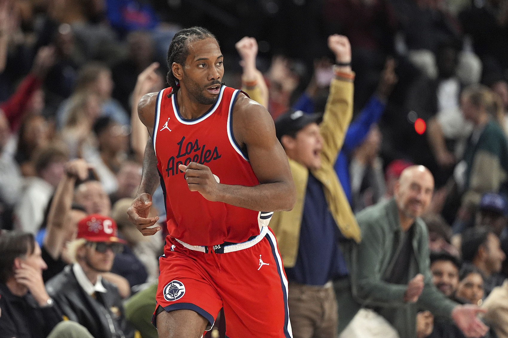 萊昂納德:我們第二節有很多失誤&這很傷 但大家打得很努力