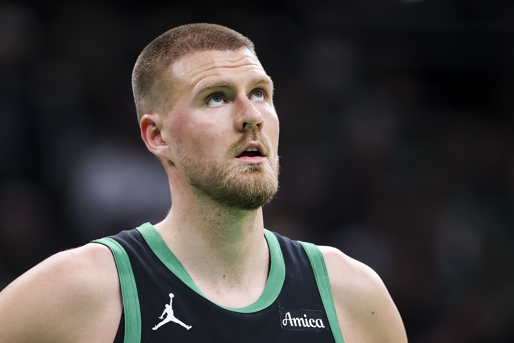 簡單高效！波爾津吉斯首節(jié)8分鐘三分3中2砍下10分3籃板3助攻