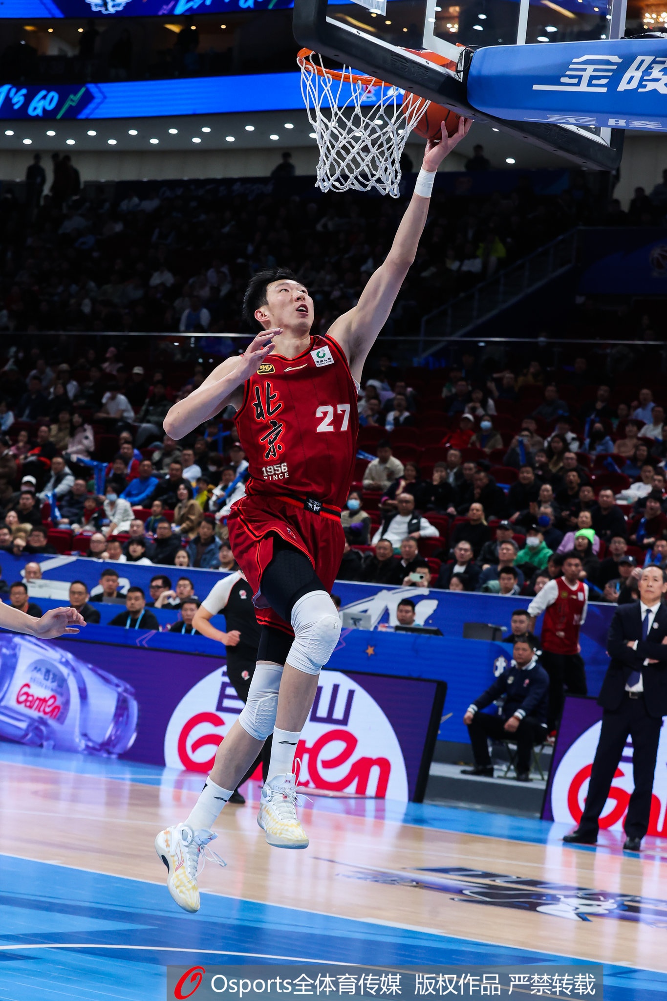 周琦已完成手術(shù)!媒體人:常規(guī)的結(jié)膜縫合恢復(fù)時(shí)間是2周左右