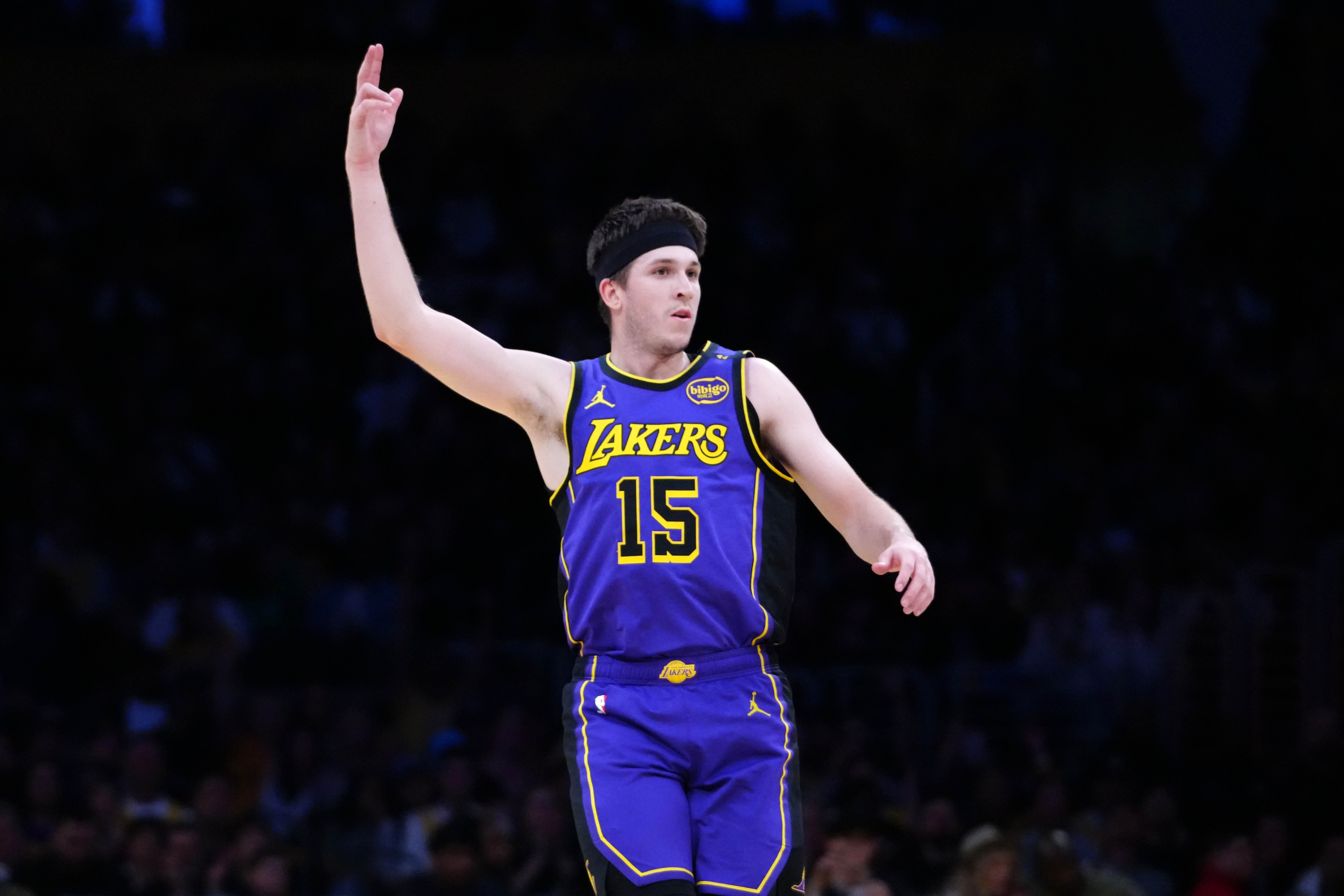 越發(fā)成熟穩(wěn)定!里夫斯三節(jié)13中7拿到22分6板6助 三分7中5