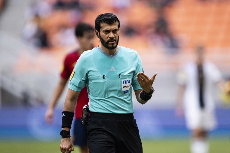 勝率100%！國足在阿聯酋主裁奧馬爾執法下2戰全勝 還曾給國足點球