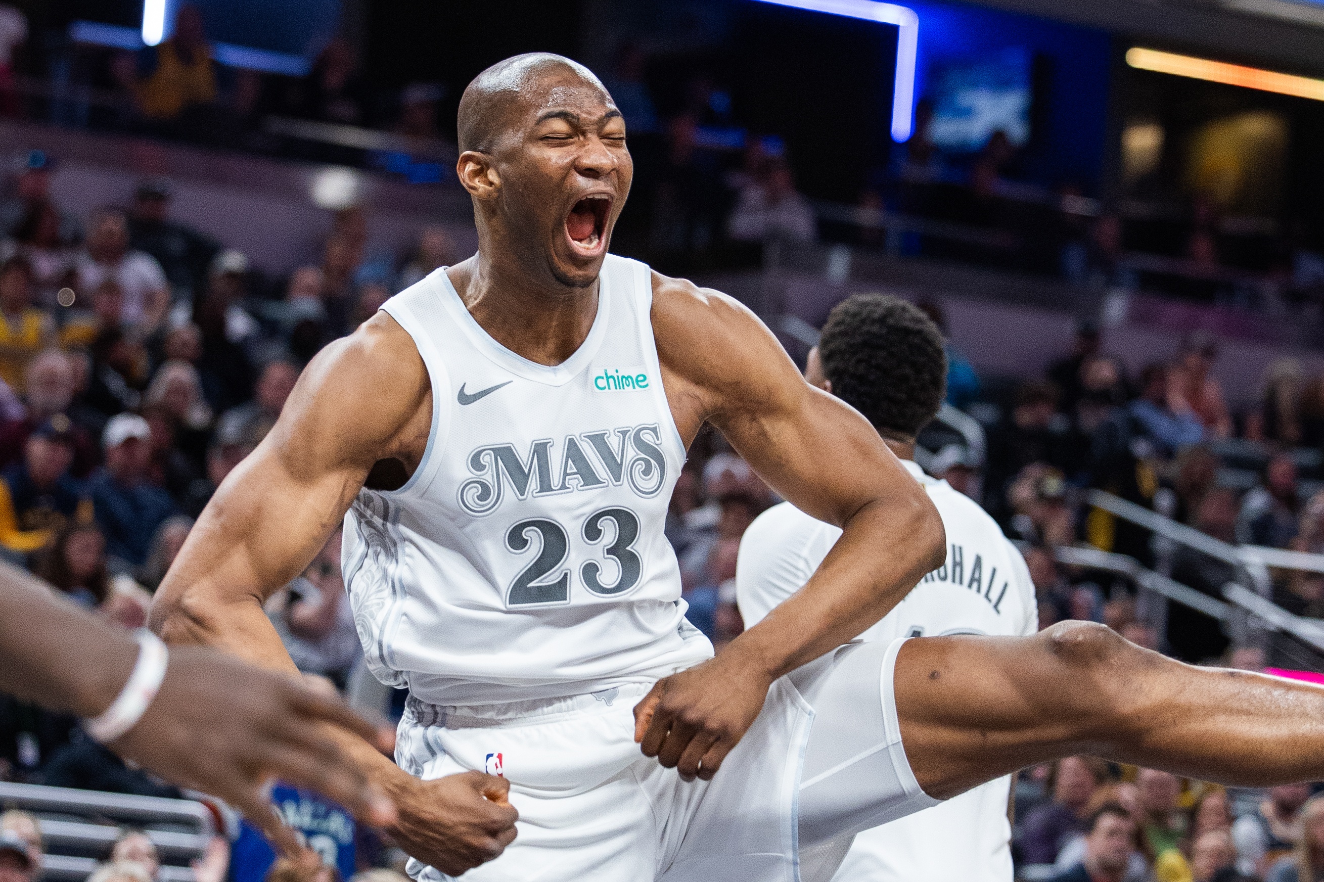 濃眉談凱-瓊斯傷退:這就是跳得太高會發生的事 他的彈跳太強了