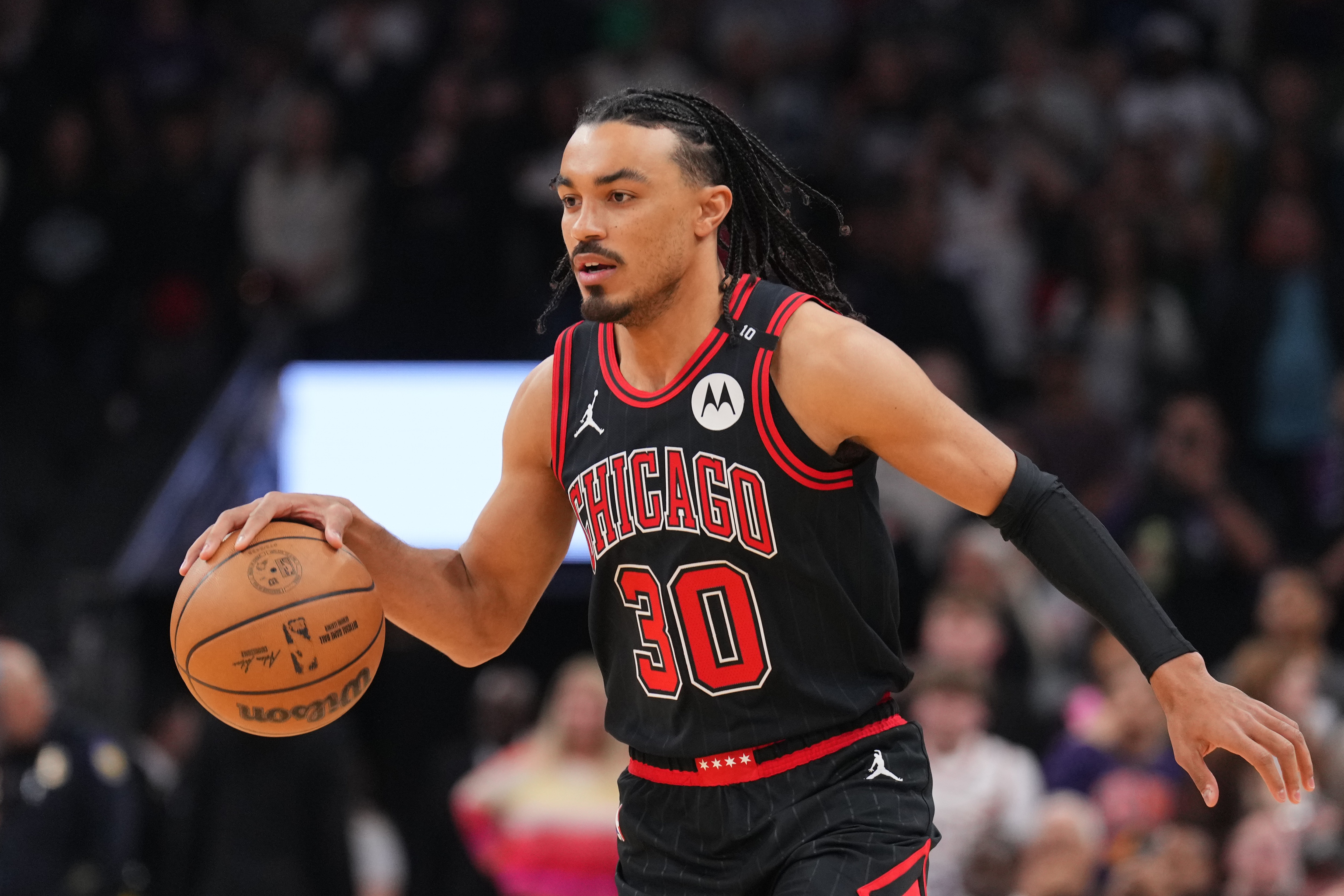 公牛官方：特雷-瓊斯遭遇左腳扭傷 將在兩周后進行重新評估