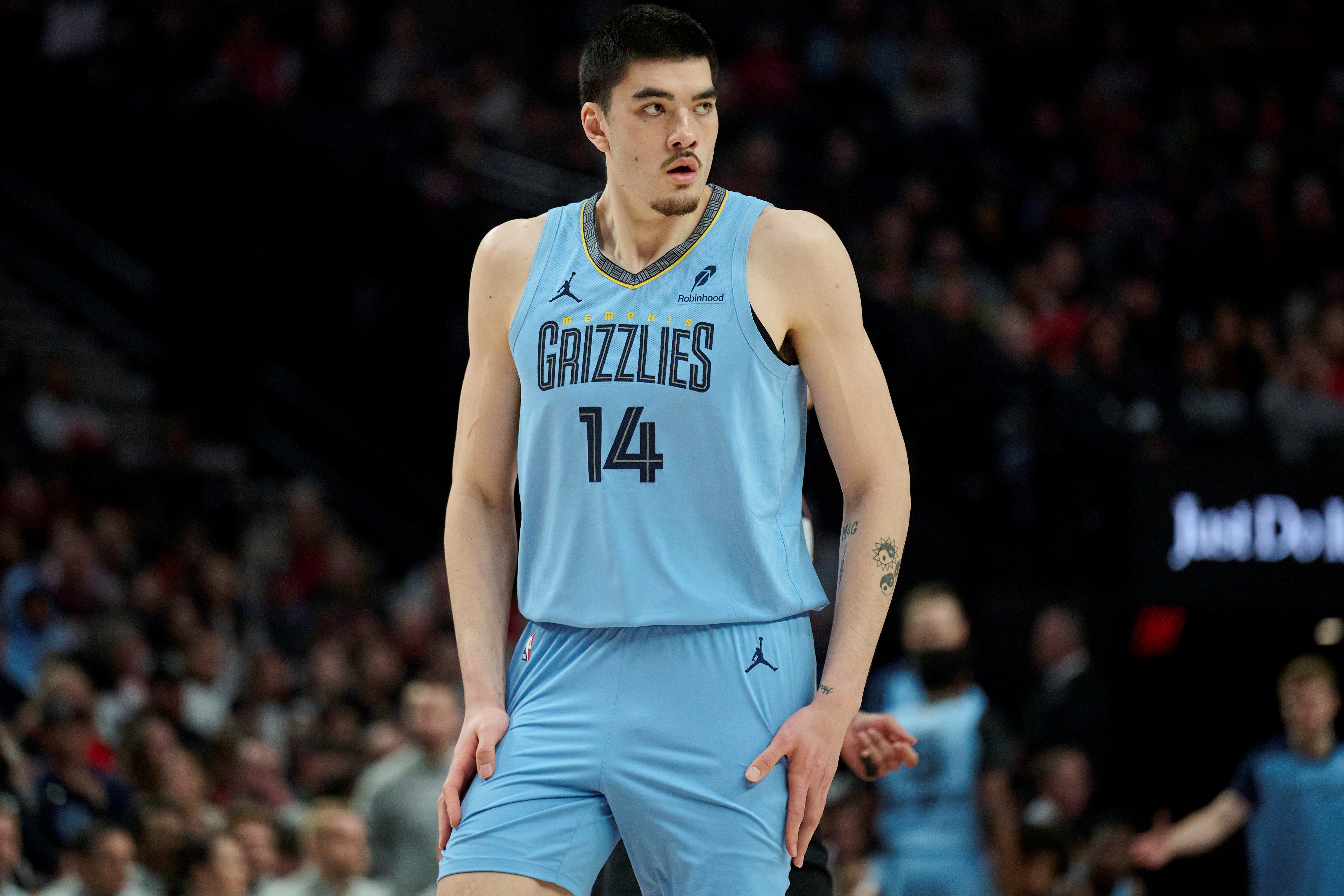 隔扣所有人!扎克-埃迪上半場6中5得10分6板1助1帽