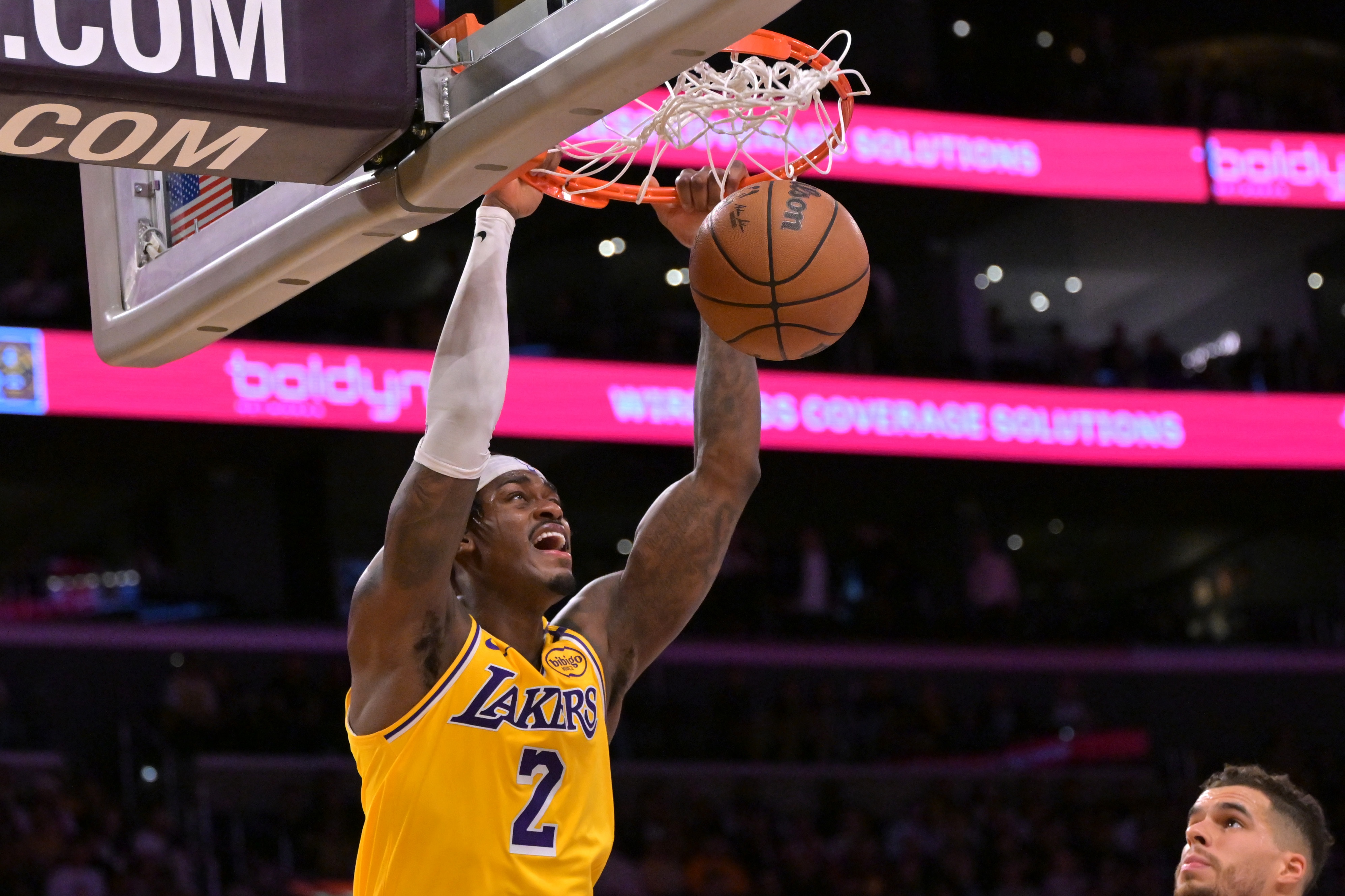 專注防守！范德比爾特上半場1中0沒有得分 6籃板全隊最多