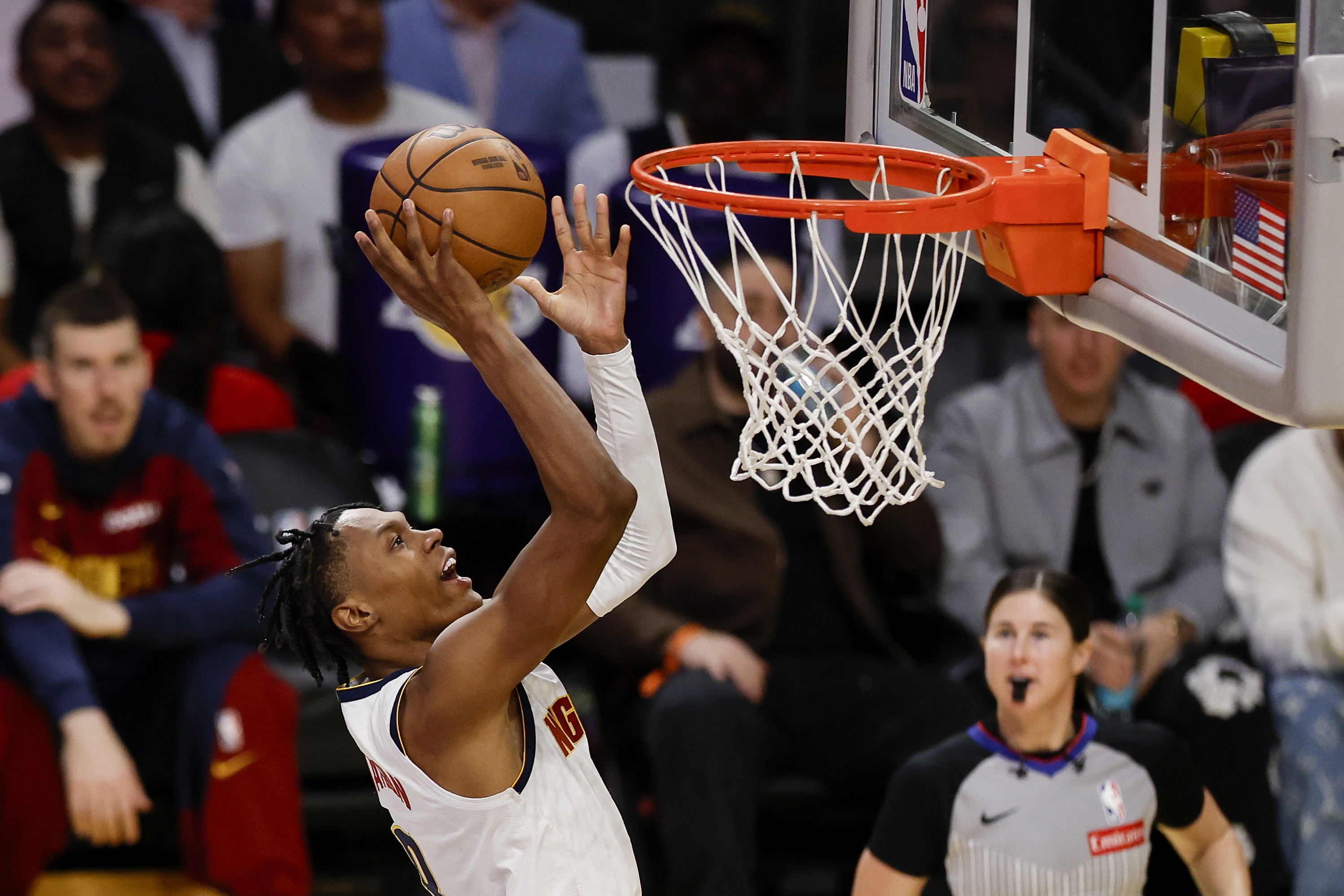 馬龍：沃特森是本場(chǎng)的最佳防守球員 他是球隊(duì)未來重要組成部分