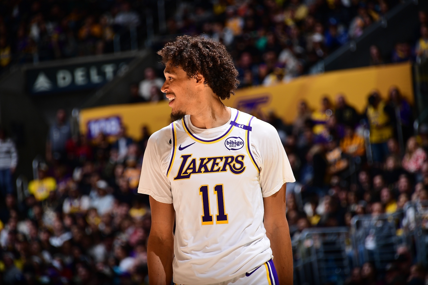 高效吃餅!海斯半場9中7拿下14分5籃板