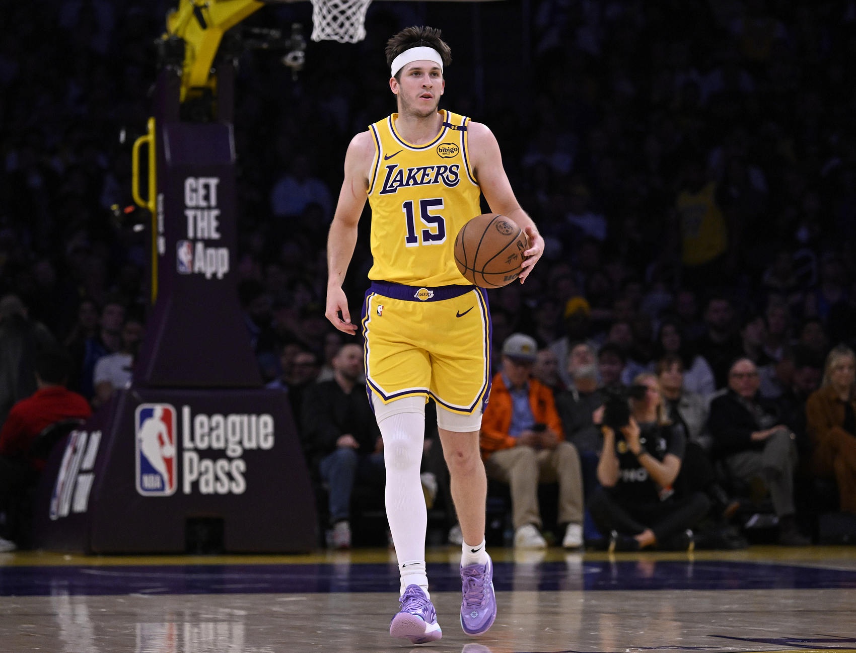 全能表現(xiàn)!里夫斯半場7中4拿到13分5板6助