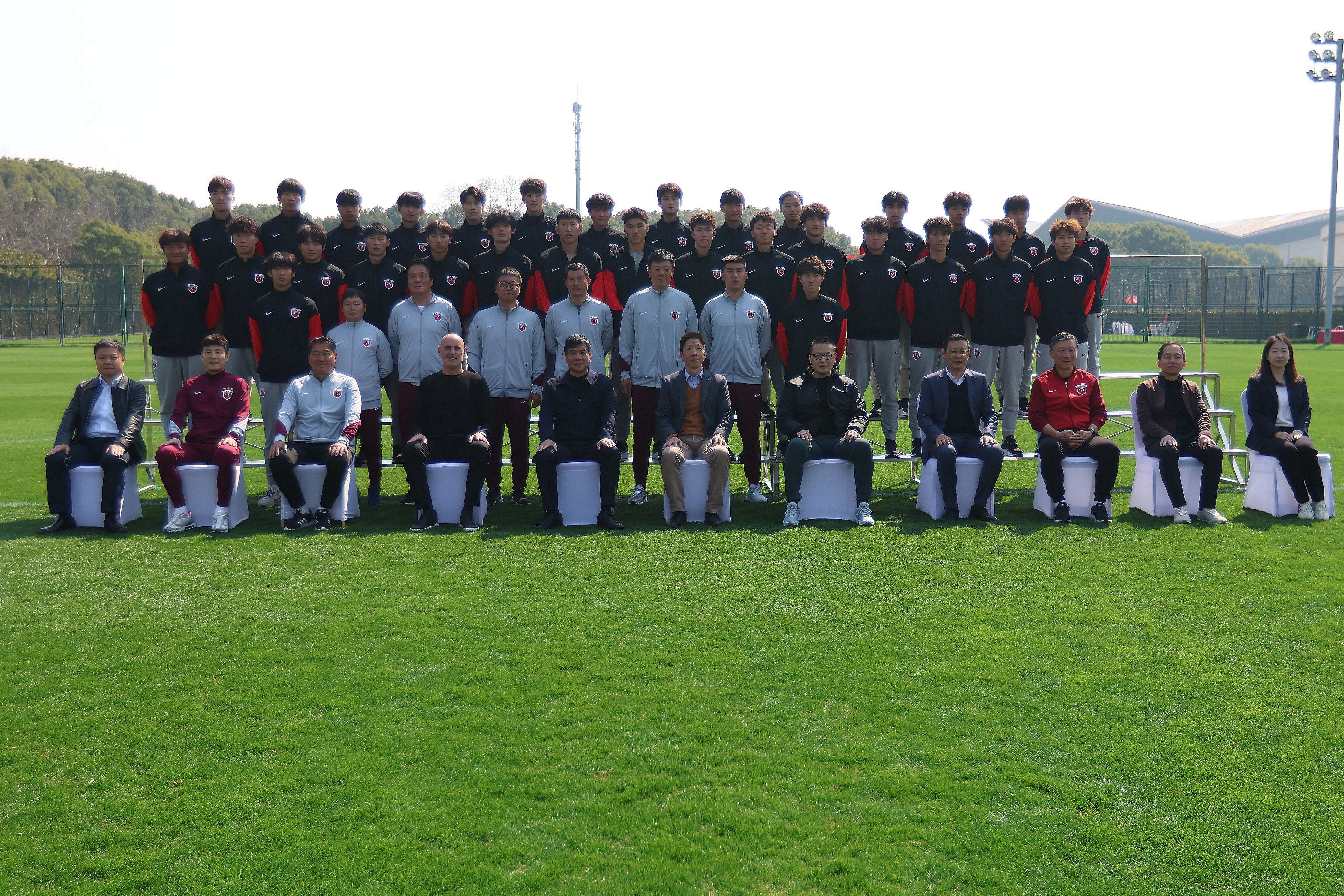 滬媒:海港B隊球員每月至少數(shù)千元工資 冠名贊助后可能還有贏球獎