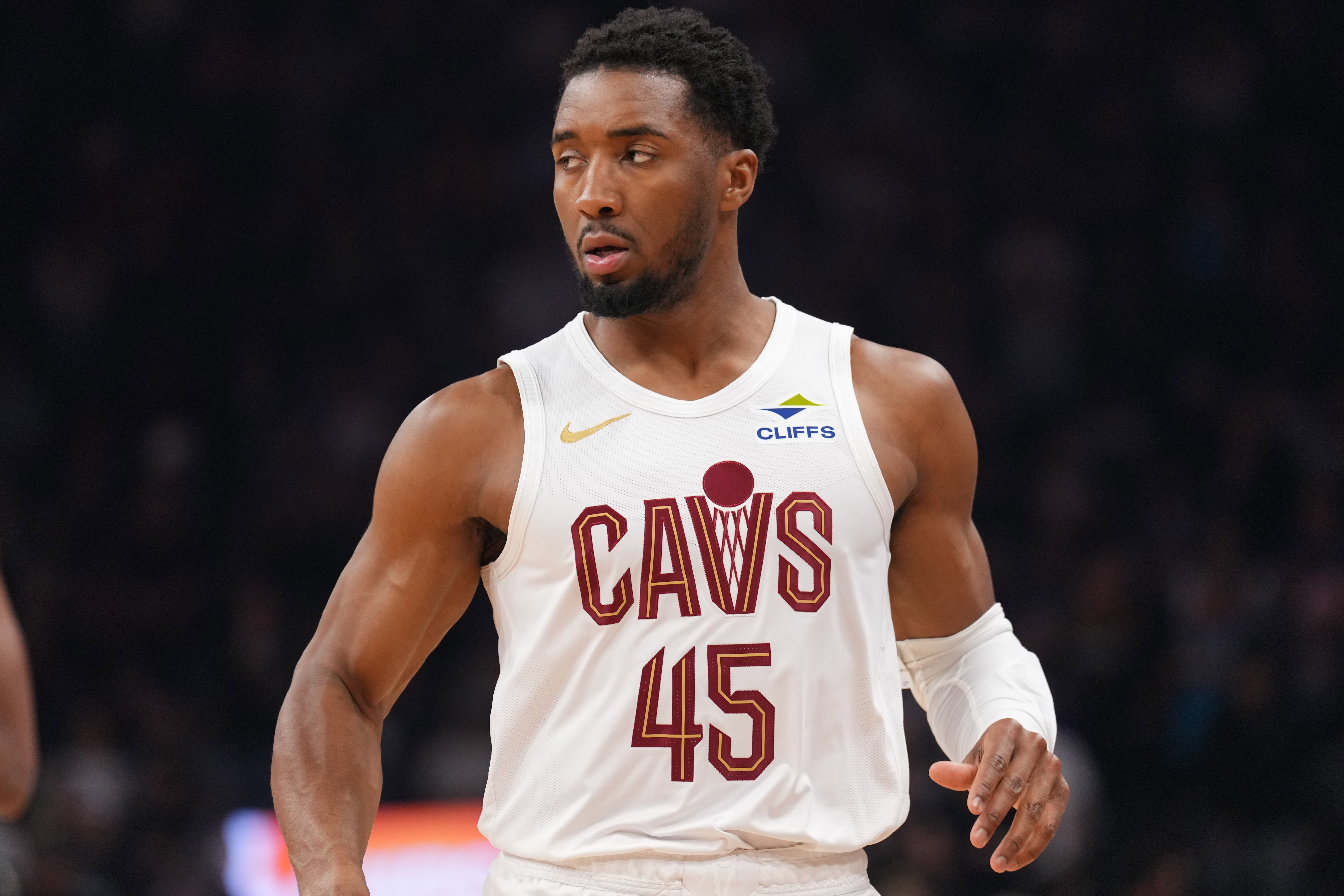 米切爾今日25分8板14助攻 自18詹姆斯后首位做到的騎士球員