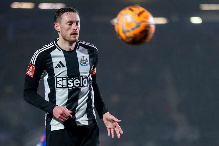 英媒：曼聯瞄準紐卡斯爾中場肖恩-朗斯塔夫 夏季轉會競爭升溫