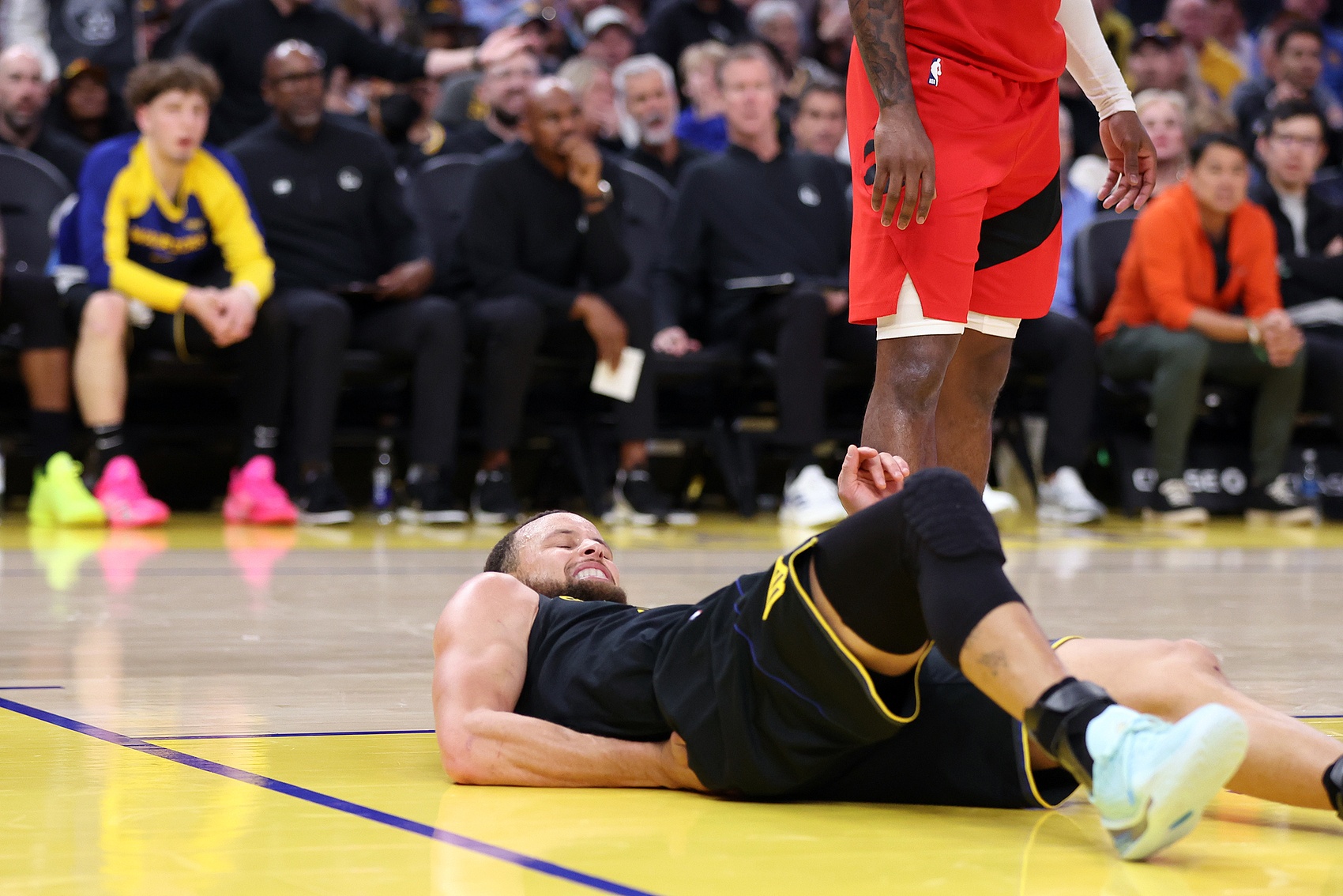 Shams:庫(kù)里將前往邁阿密與球隊(duì)會(huì)合 能否出戰(zhàn)取決挫傷治療反應(yīng)