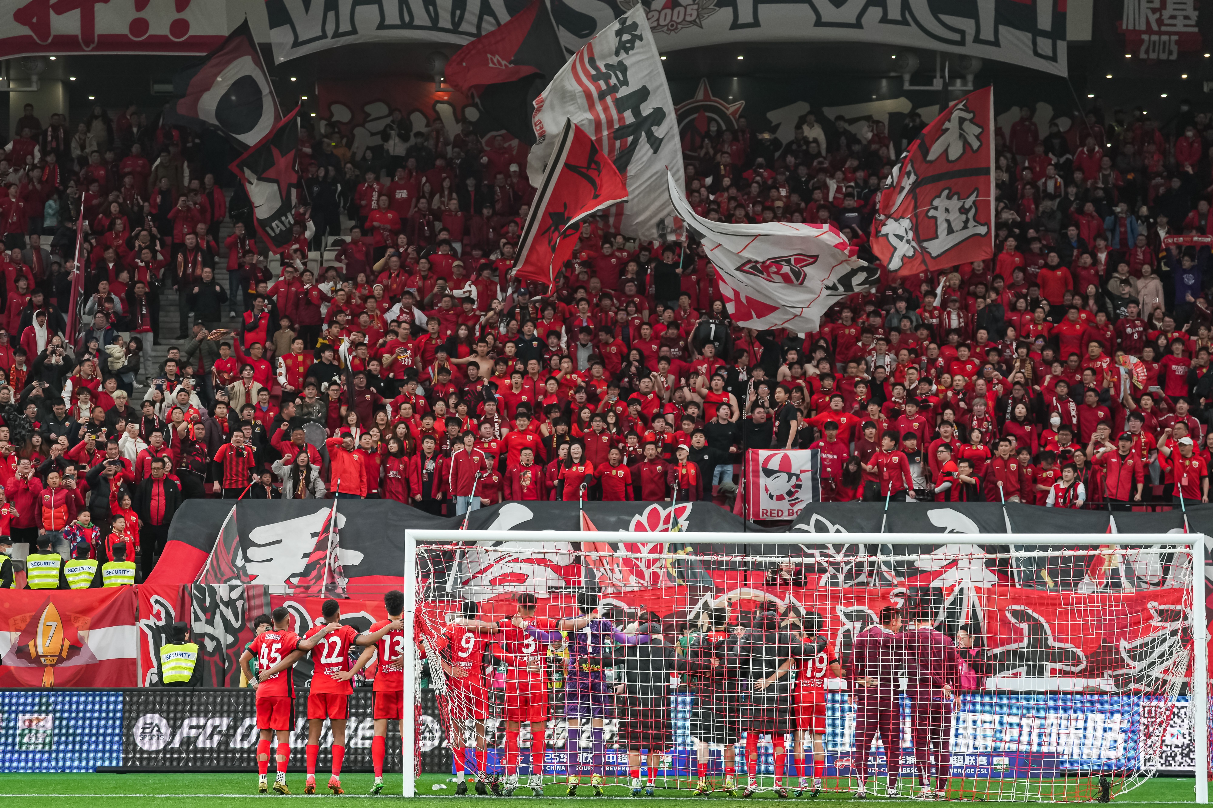 記者:海港今天上午在上海訓練隨后前往青島,今晚不會踩場