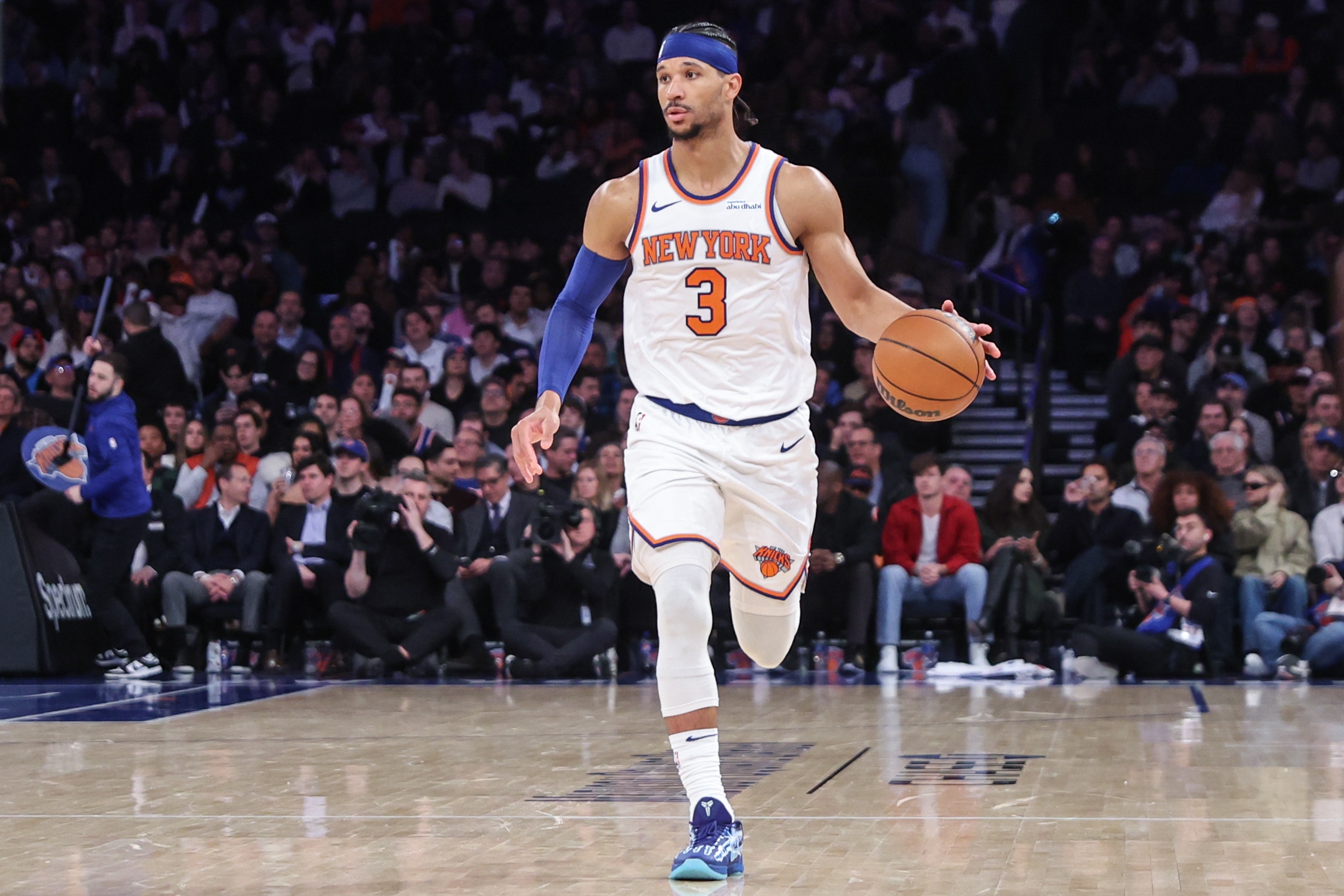 基操！哈特出戰(zhàn)42分鐘砍13分14籃板8助攻2搶斷 籃板全場最高