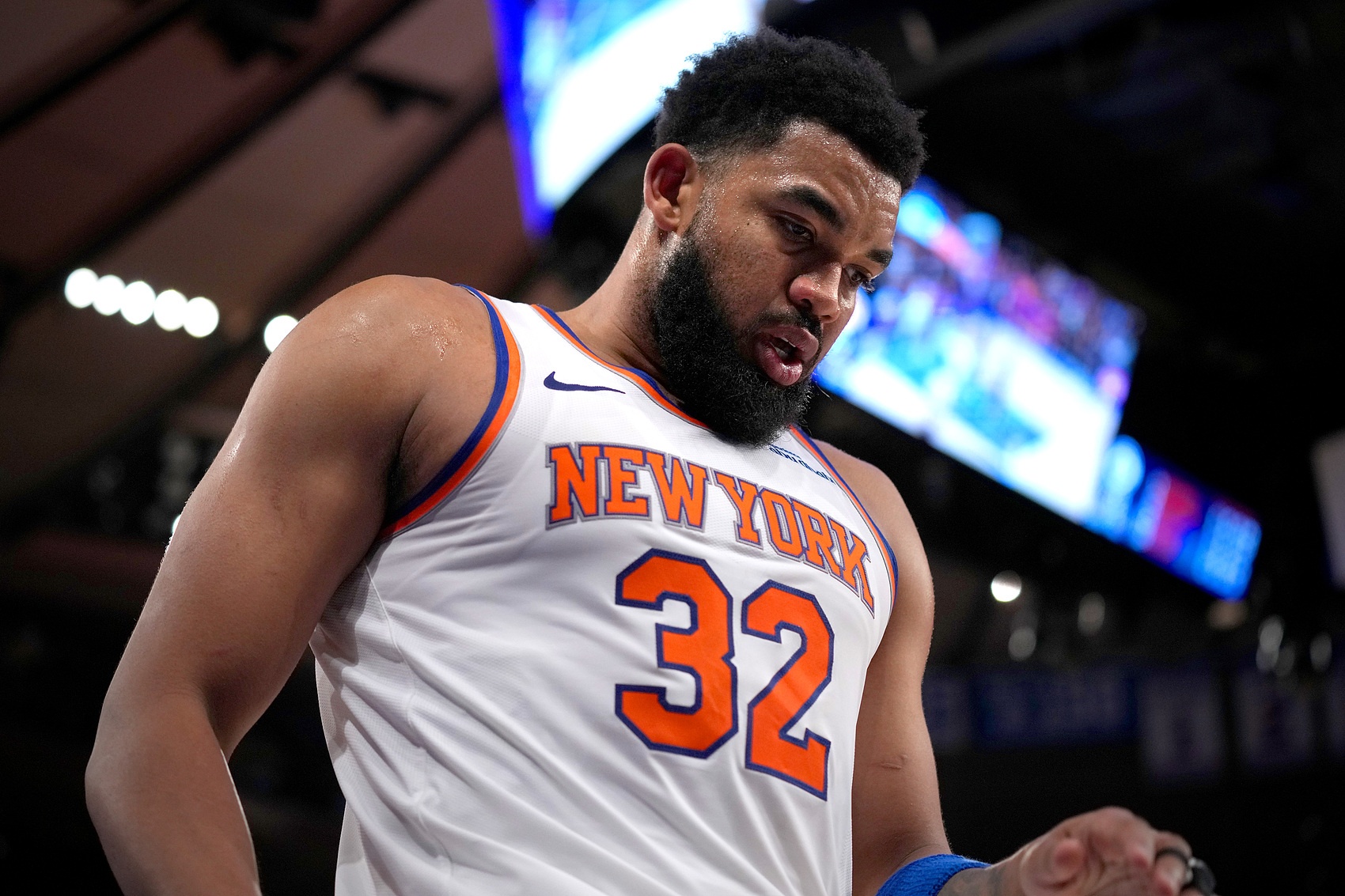 效率低下!唐斯全場(chǎng)13投4中 得到10分11板2助1斷2帽