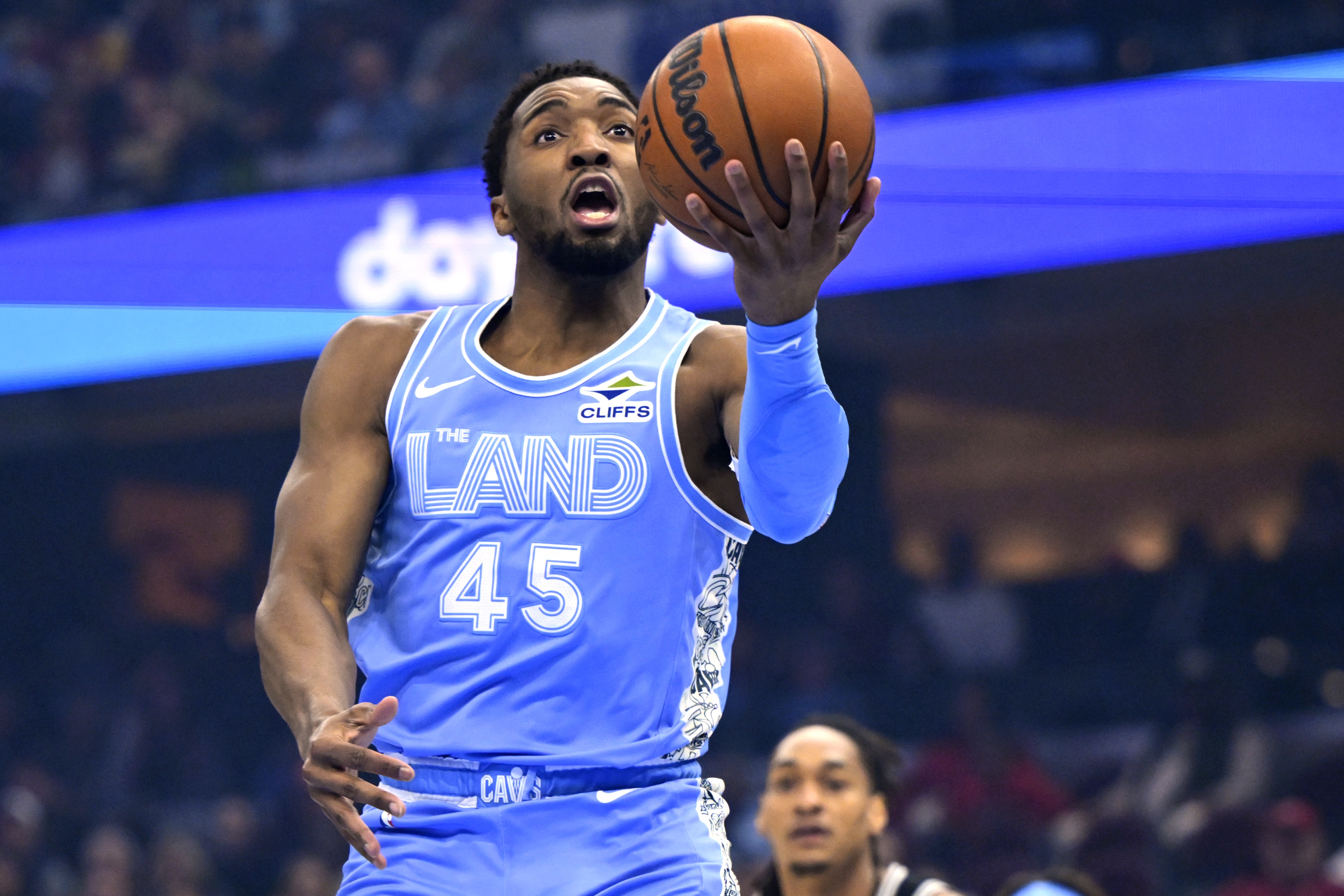 身手全面!米切爾18中8拿到25分8板14助 助攻生涯新高