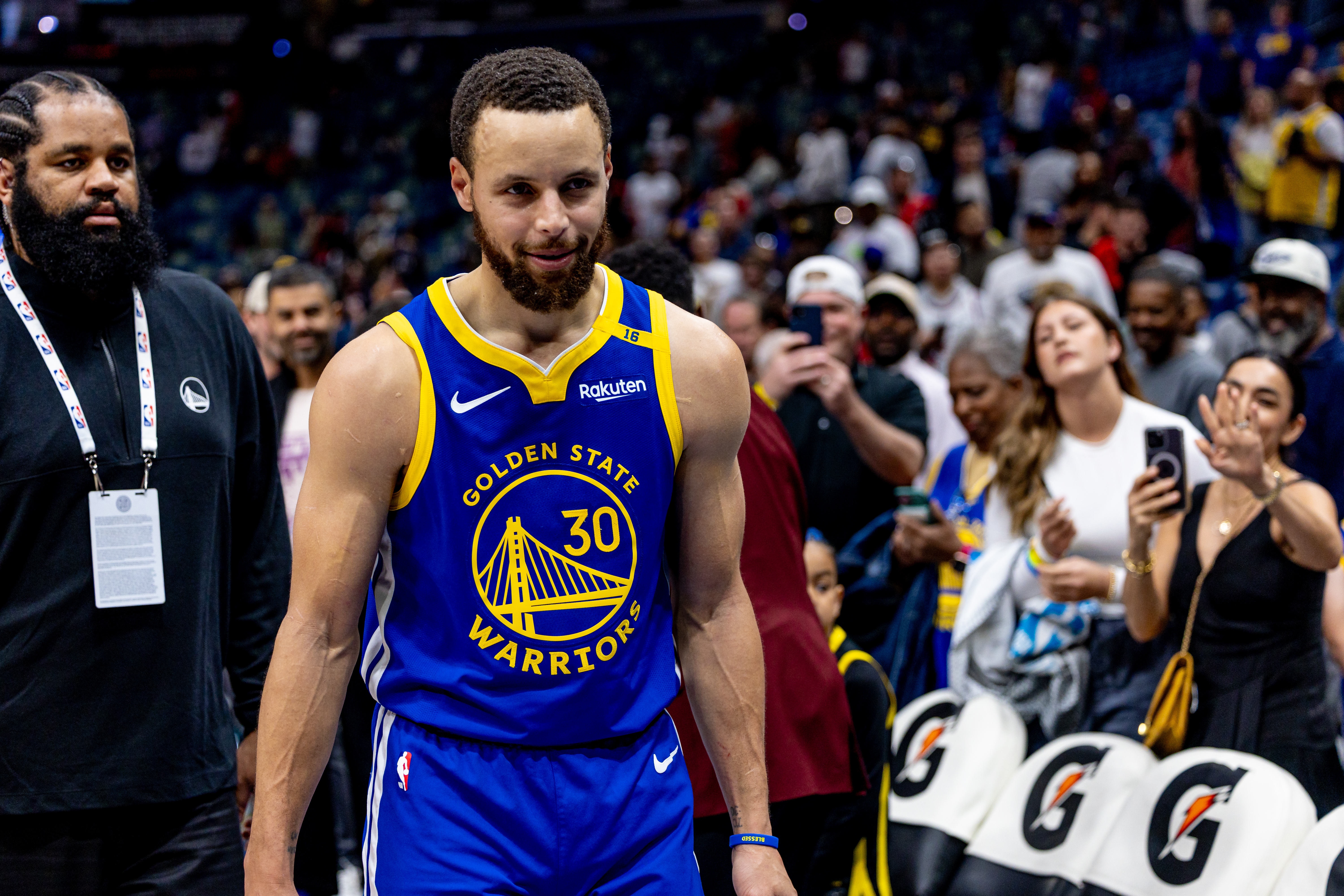 今天勇士客場挑戰馬刺 庫里可以出戰比賽