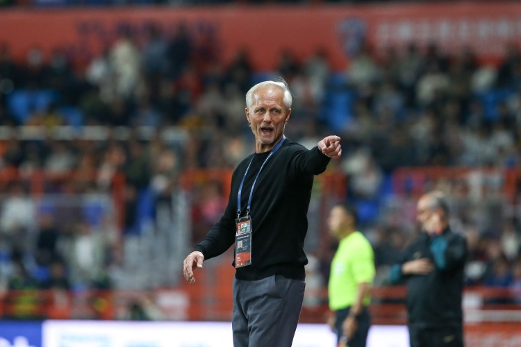 玉昆主帥:沒有哪個中國前鋒像奧斯卡那樣能進球!為何不給他護照