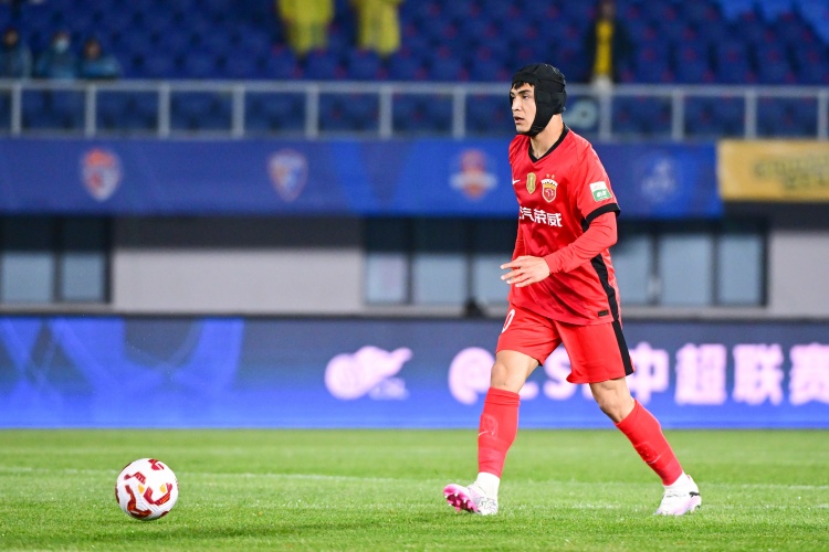 東體點評吾米提江表現:時隔223天歸來,2次搶斷7次解圍讓人欣喜