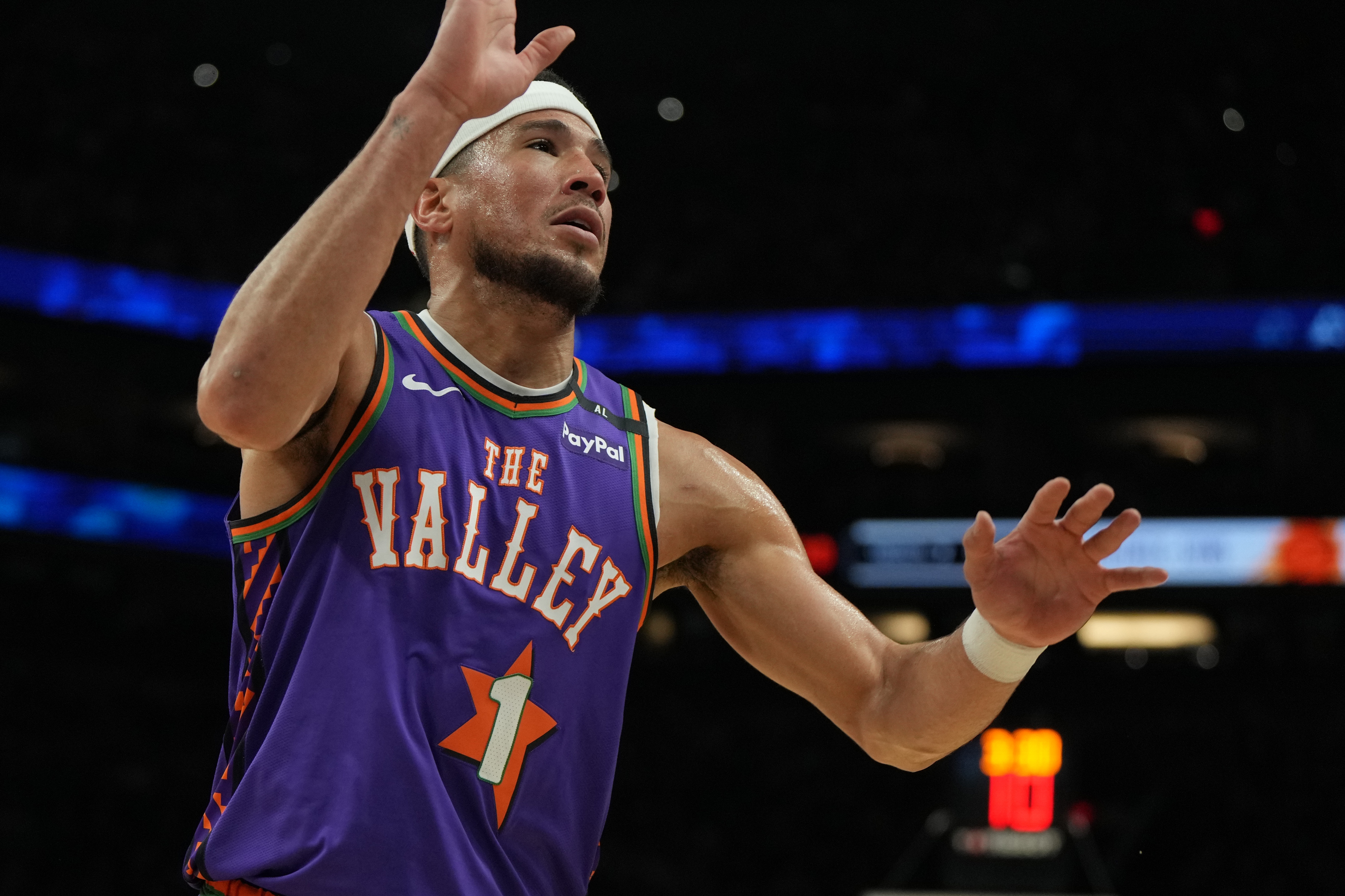 布克:這場(chǎng)失利很糟糕 我們必須拋諸腦后 爭(zhēng)取下一場(chǎng)贏球