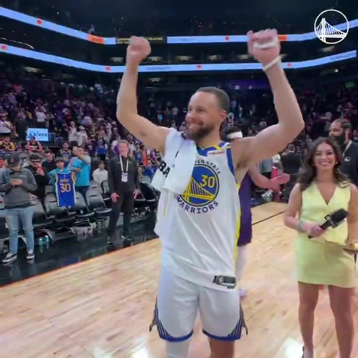 也是老對手了!詹姆斯和巴特勒賽后擁抱致意